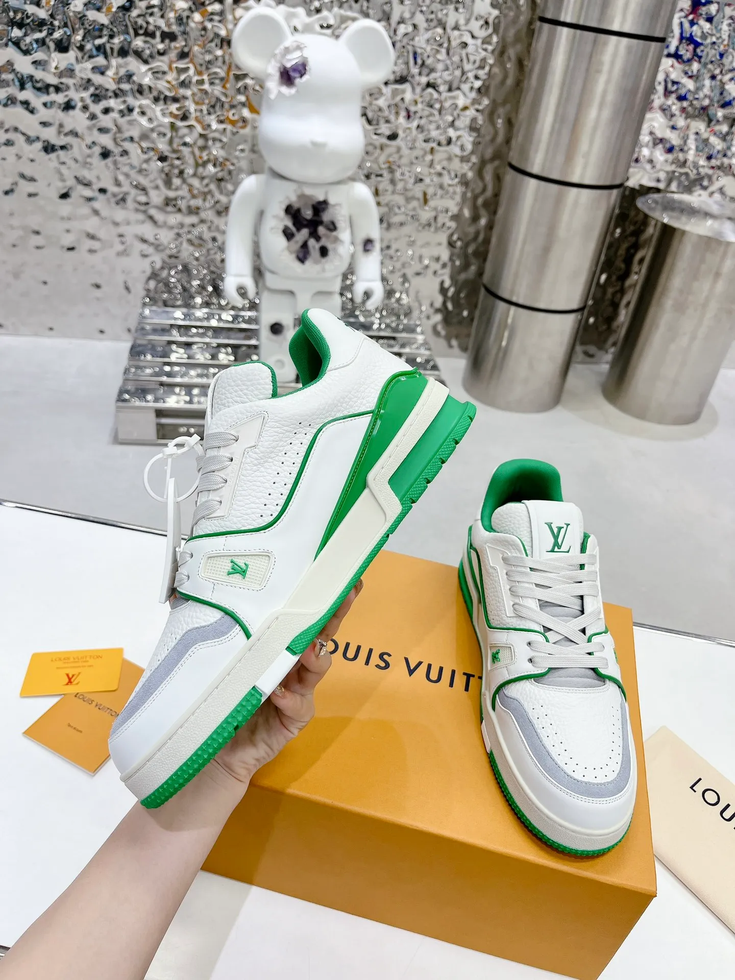 👟👟Ex-factory price 840👟👟 Women's Shoes Factory LV top version 2023 new model Purchasing quality LV~Louis Vuitton Lv TRAINER's best-looking sneakers, Donkey Brand strongly promotes new products, official website limited edition retro basketball sneakers! Both high-cut and low-cut products cost money to purchase an accurate 1:1 replica of the original version. The details are invincible and full of sincerity. The imported and customized original cowhide leather is the same as the original version. The details are 100% restored. The private model customizes the original one-piece T👟👟 ex-factory price U outsole. It is different from other brands. Without the original version, this effect cannot be achieved!    Men's and women's models 35-40 39-45 (45 and 46 are customized and cannot be returned or exchanged)